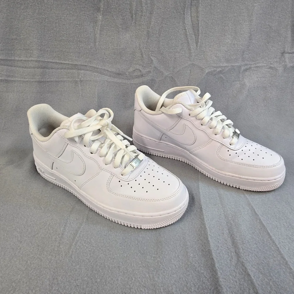 Nike Air Force 1 07 Low Triple White Mens Size‎ 9 CW2288-111 Sneakers